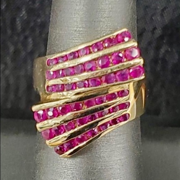 10 KT Yellow Gold Pink Sapphire Ring